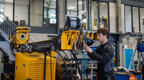 GEEF DIE ENGINEER EEN PODIUM