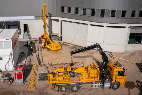 DE EERSTE BORING MET DE EMISSIEVRIJE SBM 100 E-8 ⚡ DOOR LUINSTRA WATERMANAGEMENT